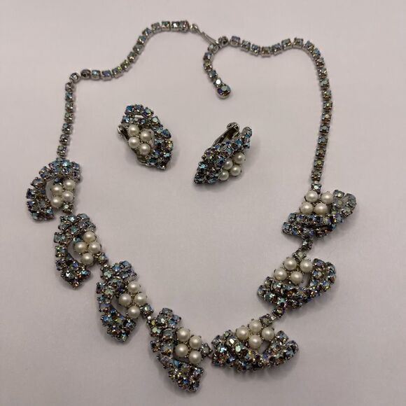 Vintage set aurora borealis and faux pearls necklace earrings - Picture 3 of 9